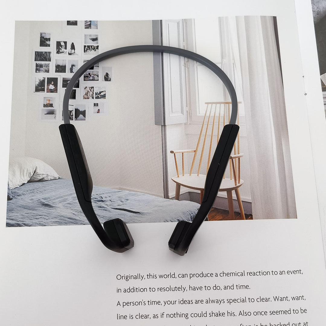 最新动铁耳机，小巷中的音乐秘境探索