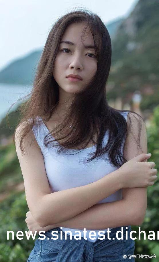 李妍静2017最新花瓣,时尚之花的璀璨绽放