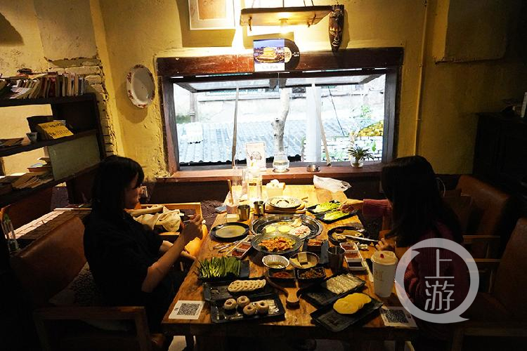 2016谢秉臻最新新闻,2016年谢秉臻带你探索小巷中的隐藏美食天堂——记一家特色小店的独特魅力