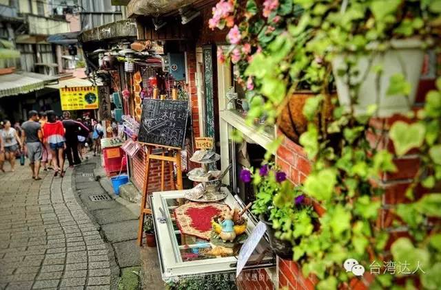 direct最新版,Direct最新版,小巷中的隐藏宝藏,一家特色小店的独特魅力