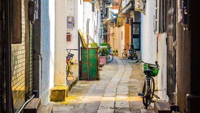 探索小巷中的隐藏宝藏,最新样板房的独特环境与秘密