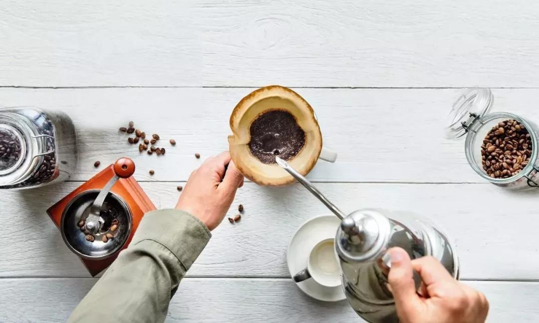 二甘醇最新价格揭秘，自然美景背后的旅行探索之旅