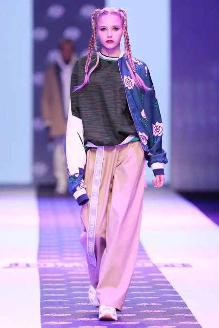 最新款服饰，科技与生活的前沿融合风尚