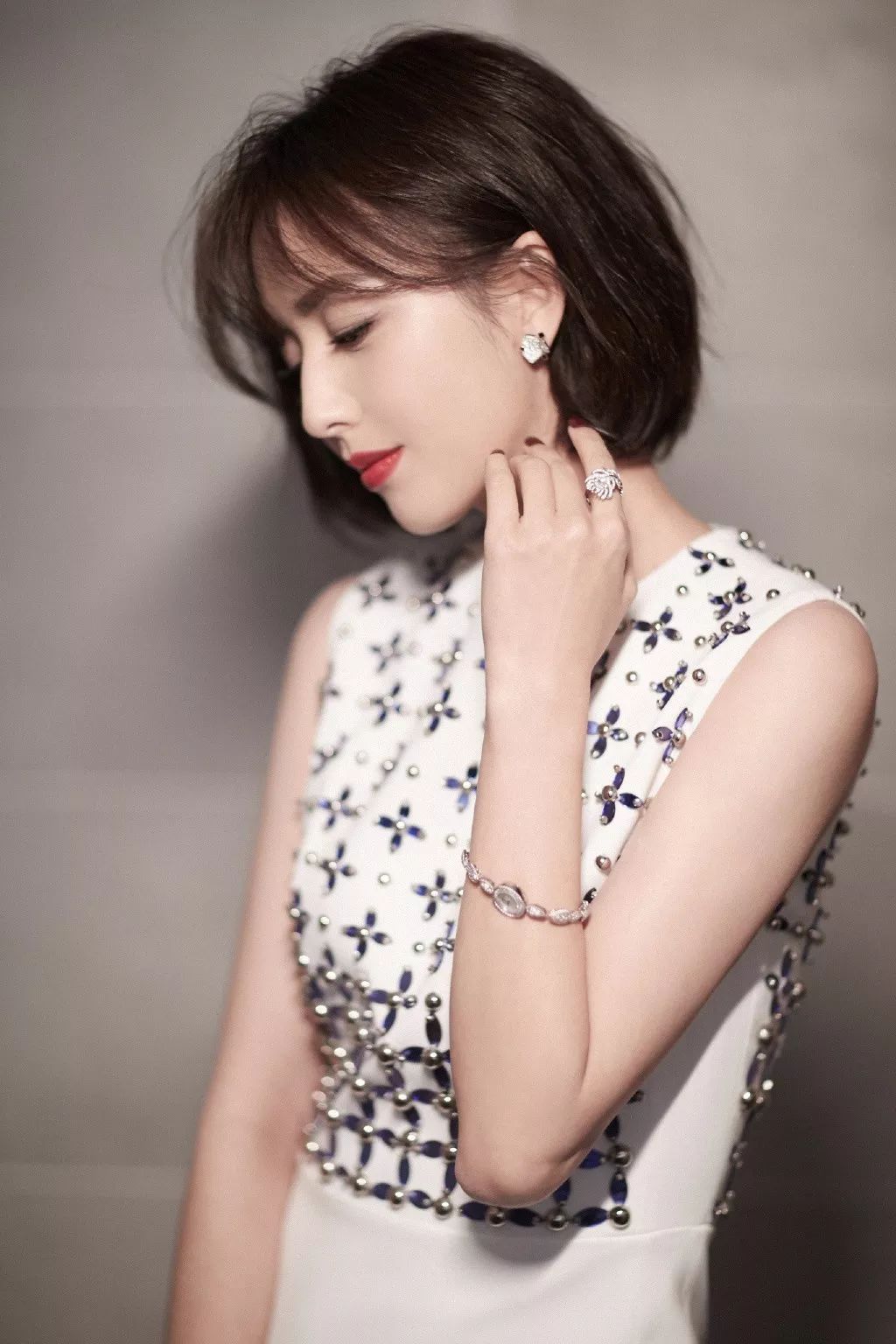 佟丽娅最新发型引领时尚潮流新风尚