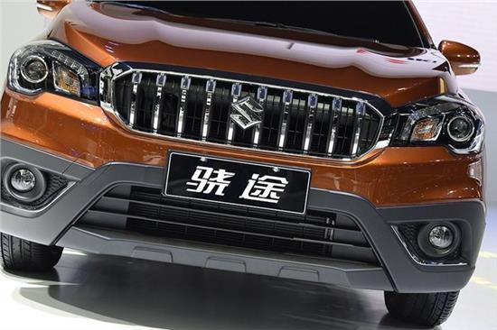 铃木最新SUV家庭之旅的温馨使者