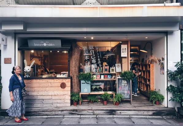 吉利博瑞探秘记,小巷中的隐藏宝藏与特色小店的奇妙之旅