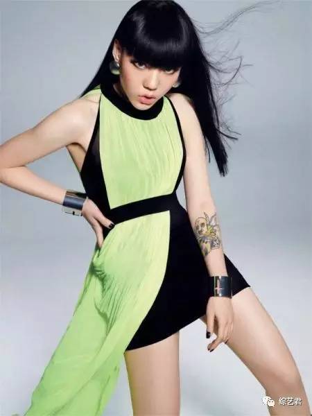 吴莫愁最新风采,小巷深处的独特魅力