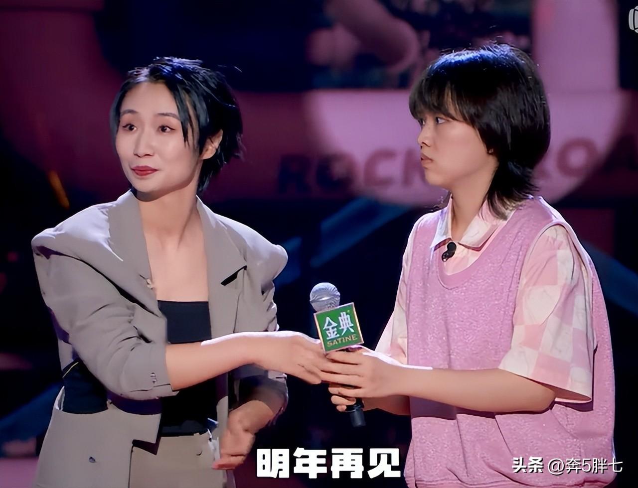 脱口秀新星小鹿,幽默天赋与独特舞台魅力的闪耀结合