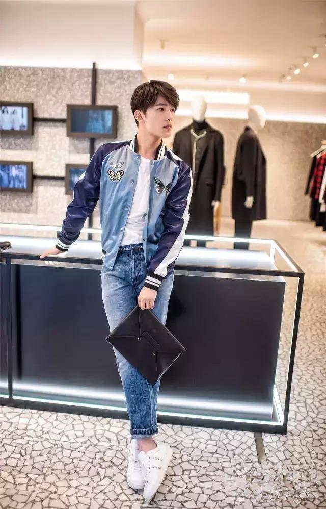 时尚潮流与实用性的完美结合,最新制服亮相!