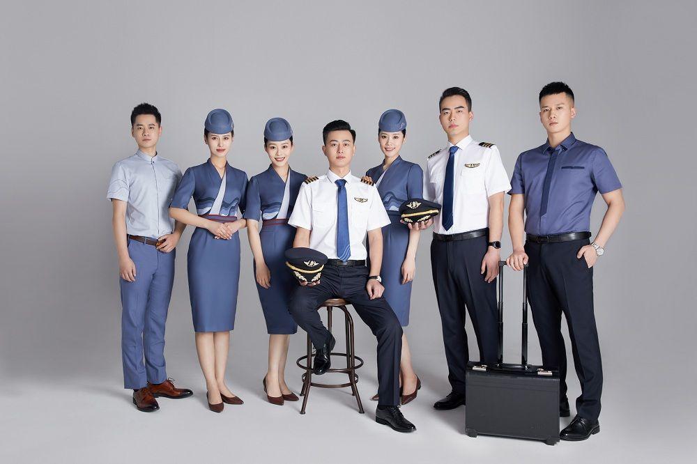 时尚潮流与实用性的完美结合,最新制服亮相!