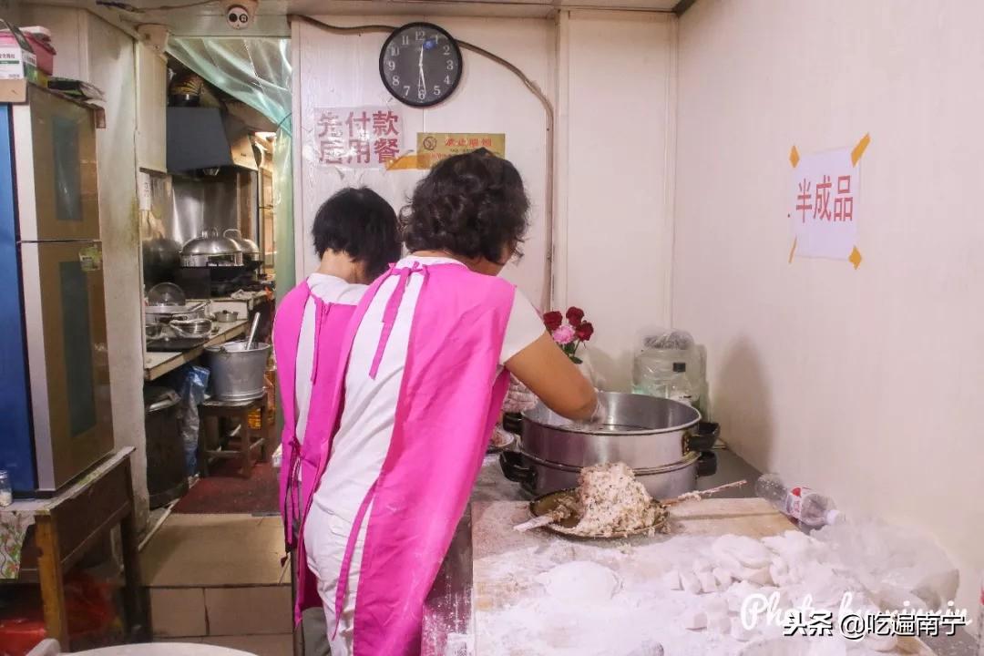 地震最新预警与小巷神秘小店探秘，双重视角揭秘未知世界。