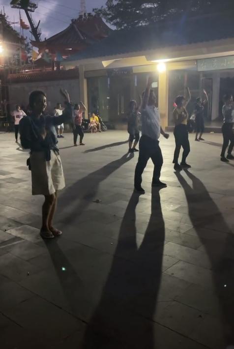 最新广场舞歌曲，舞动生活的旋律旋律激情四溢，点燃生活热情！